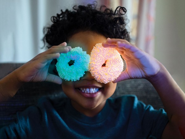 Playfoam - Leuchtender Spiel- und Knetschaum (8er Pack)