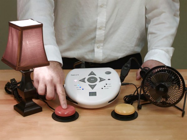 Powerlink 4 in Benützung mit Lampe und Ventilator