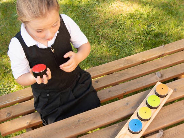 Kinder Spielen gerne mit Talking Points - Farbige sprechend Punkte