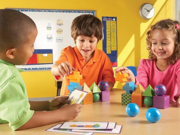 Spiel zum kritischen Denken von Kindern und Jugendlichen