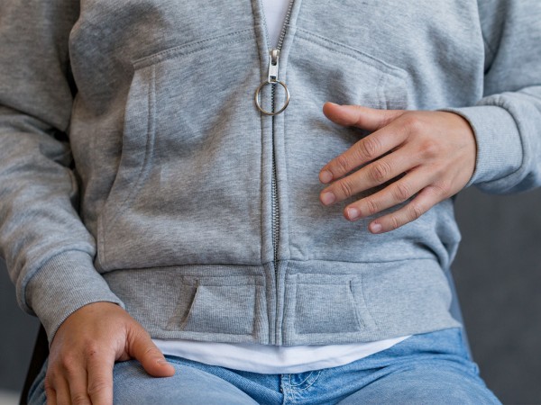 Als Tetraplegiker Reissverschluss selbstständig schliessen